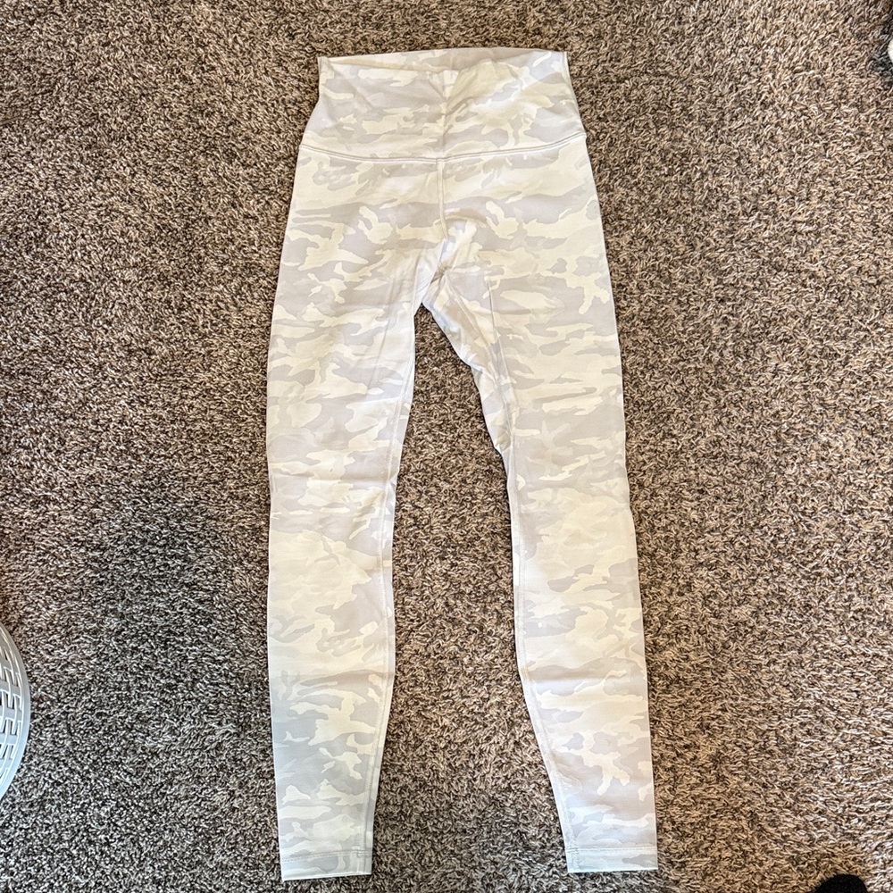 Lululemon Athletica White Patterned Leggings Size 6